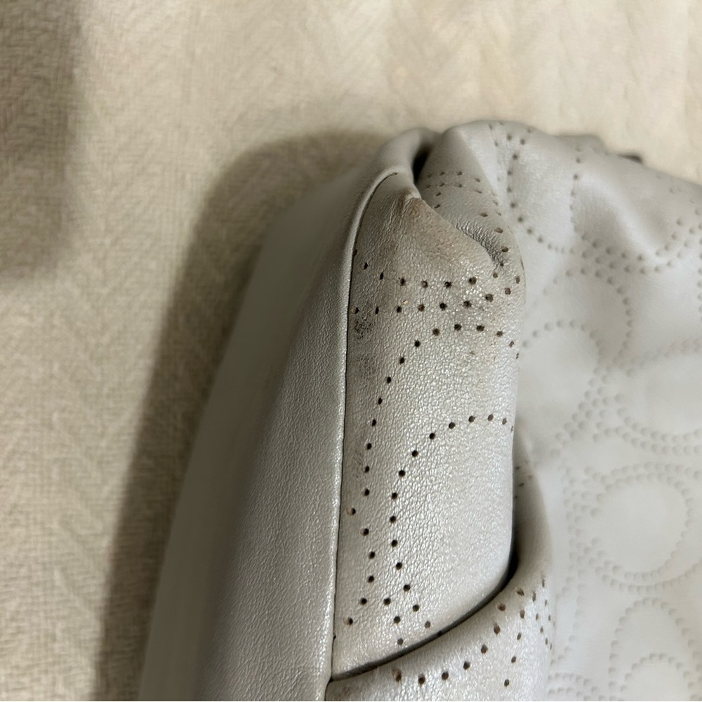 Elegant Gray Leather Handbag - Picture 3 of 7